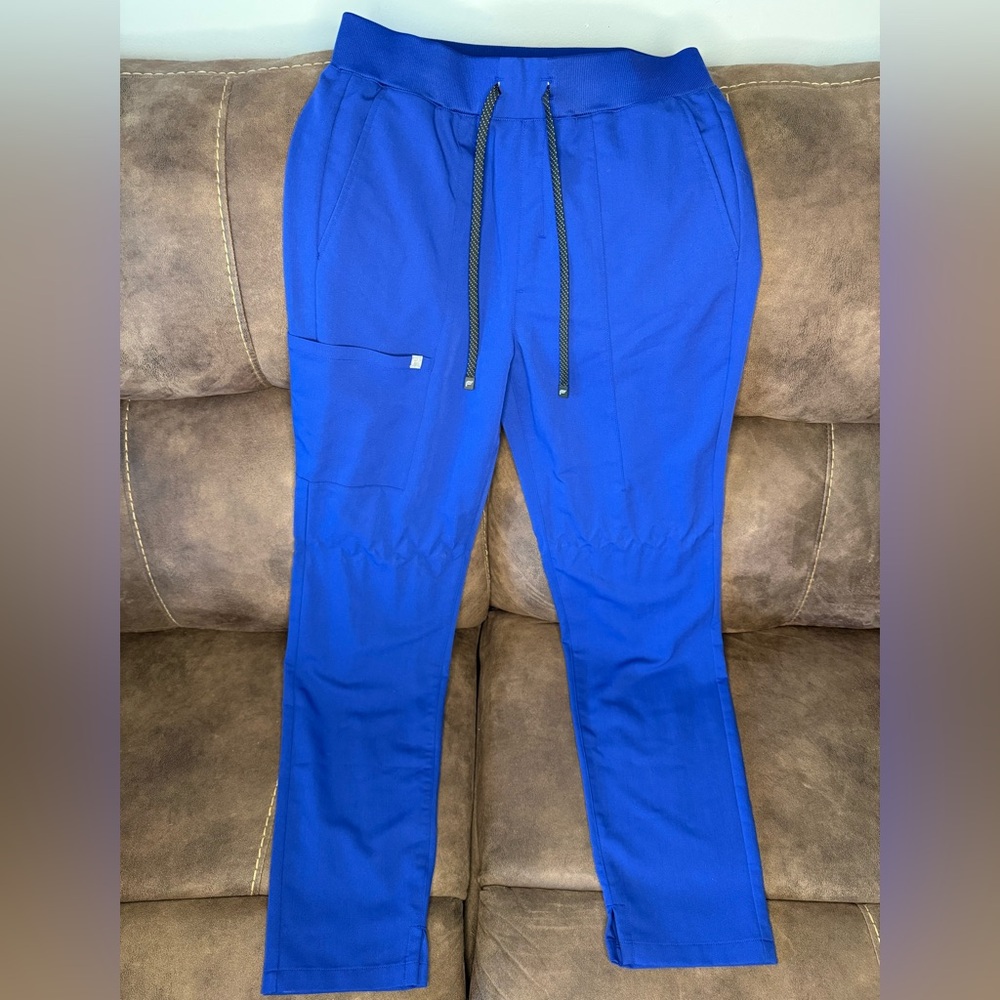 Fabletics Women’s Vibrant Blue Scrub Leggings